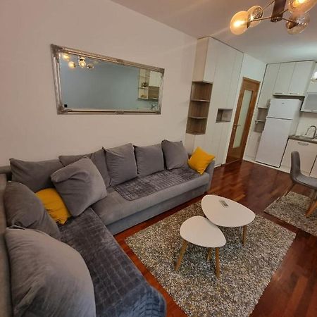 5 Star Apartment Podgorica Exterior photo